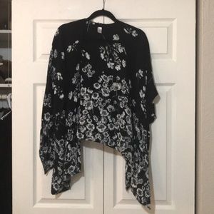 Super cute floral kimono